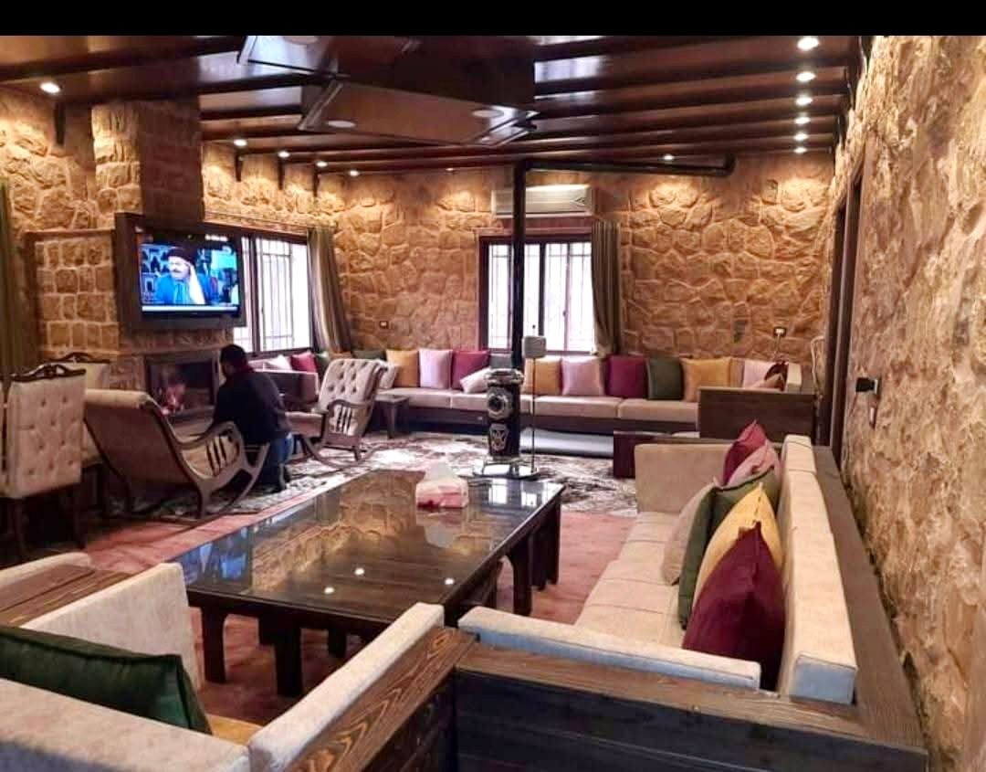 فيلا عائلية بالزبداني مع مسبح وحديقة