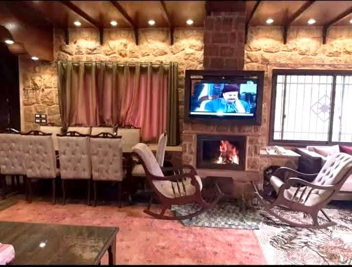 فيلا عائلية بالزبداني مع مسبح وحديقة