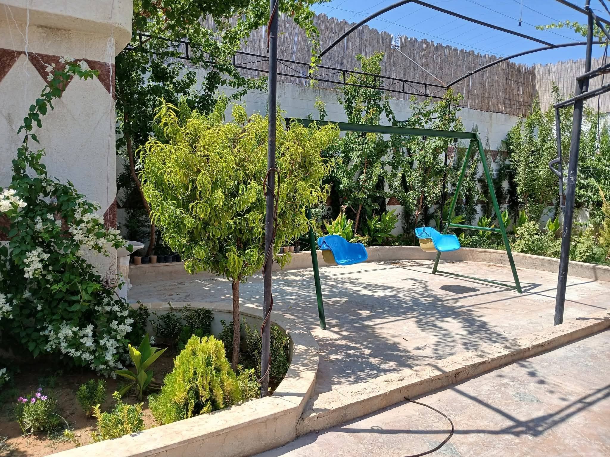 مزرعة الأكرم مع مسبح وحديقة