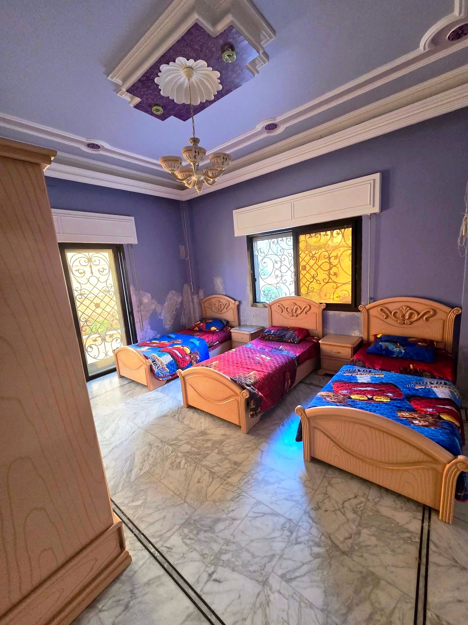 فيلا في مضايا 6 غرف ومسبح