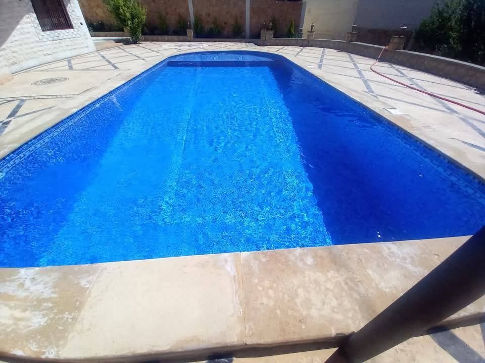 فيلا بحديقة ومسبح في مضايا