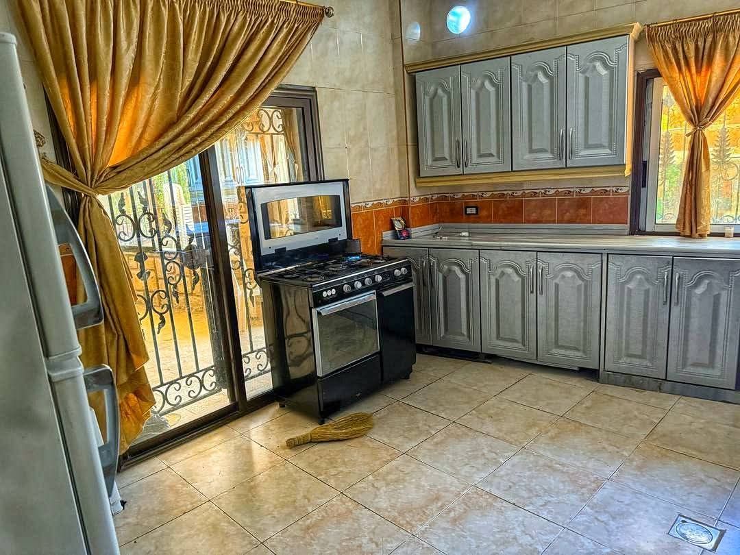فيلا مع حديقة ومسبح