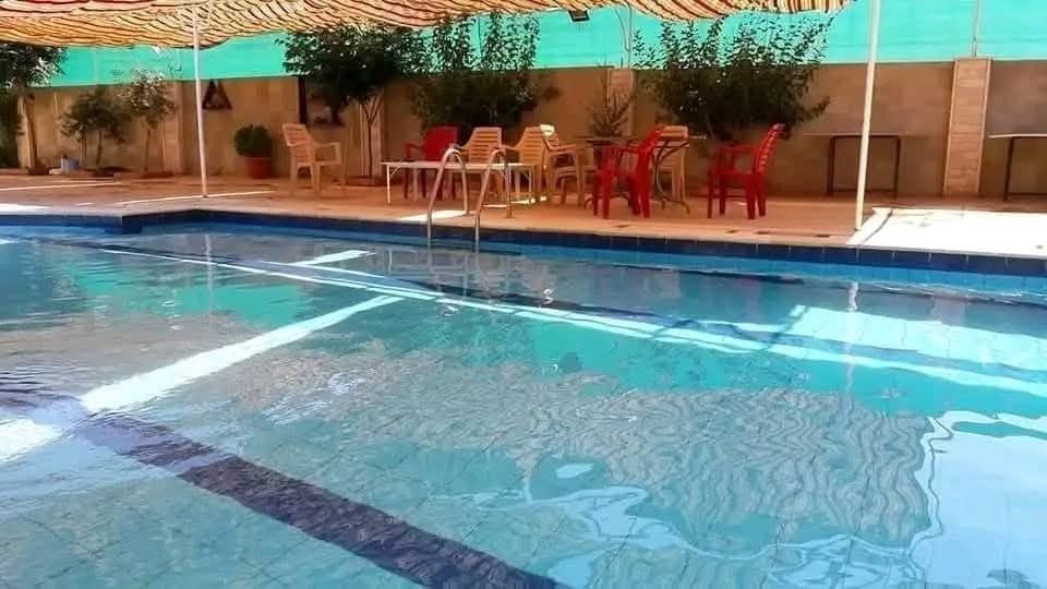فيلا عائلية مع مسبح وحديقة