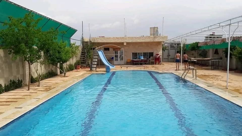 فيلا عائلية مع مسبح وحديقة