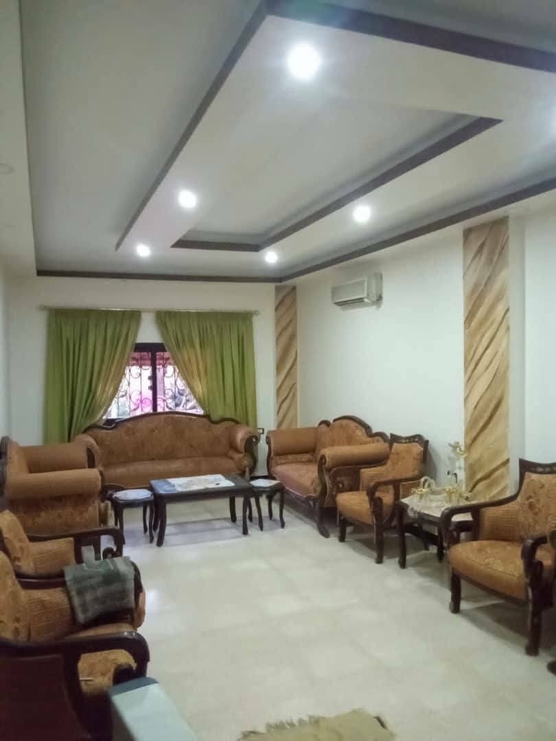 فيلا في الزبداني مع مسبح وحديقة