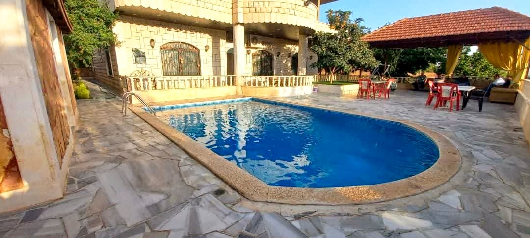 فيلا فاخرة في مضايا مع مسبح وحديقة