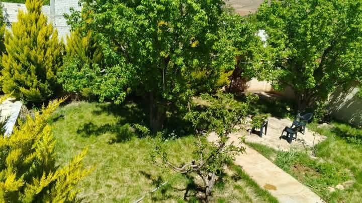 فيلا بحديقة ومسبح في الزبداني