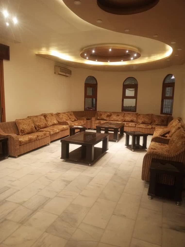فيلا في مضايا مع مسبح وحديقة