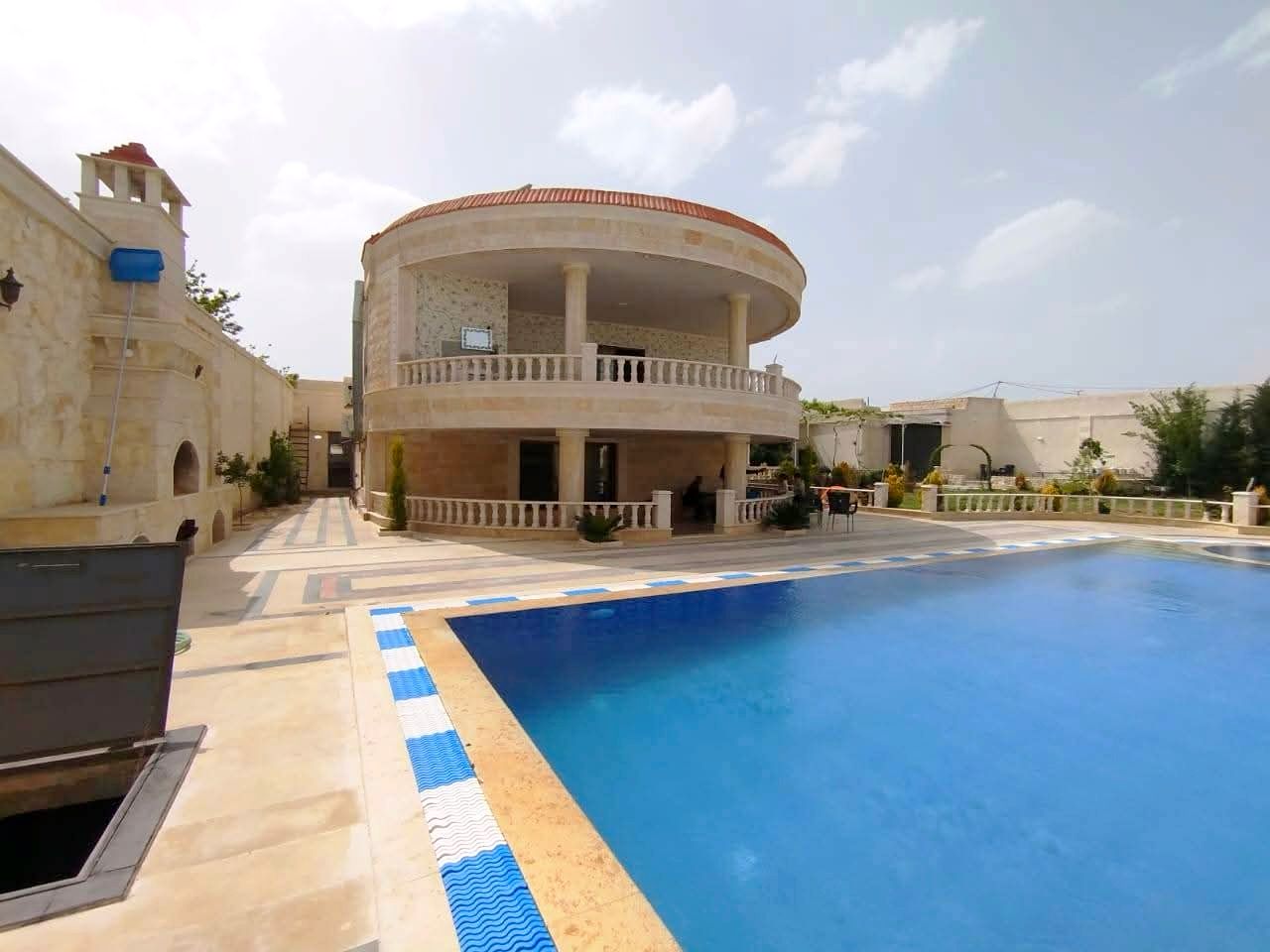 Spacious Villa with Pool & Garden