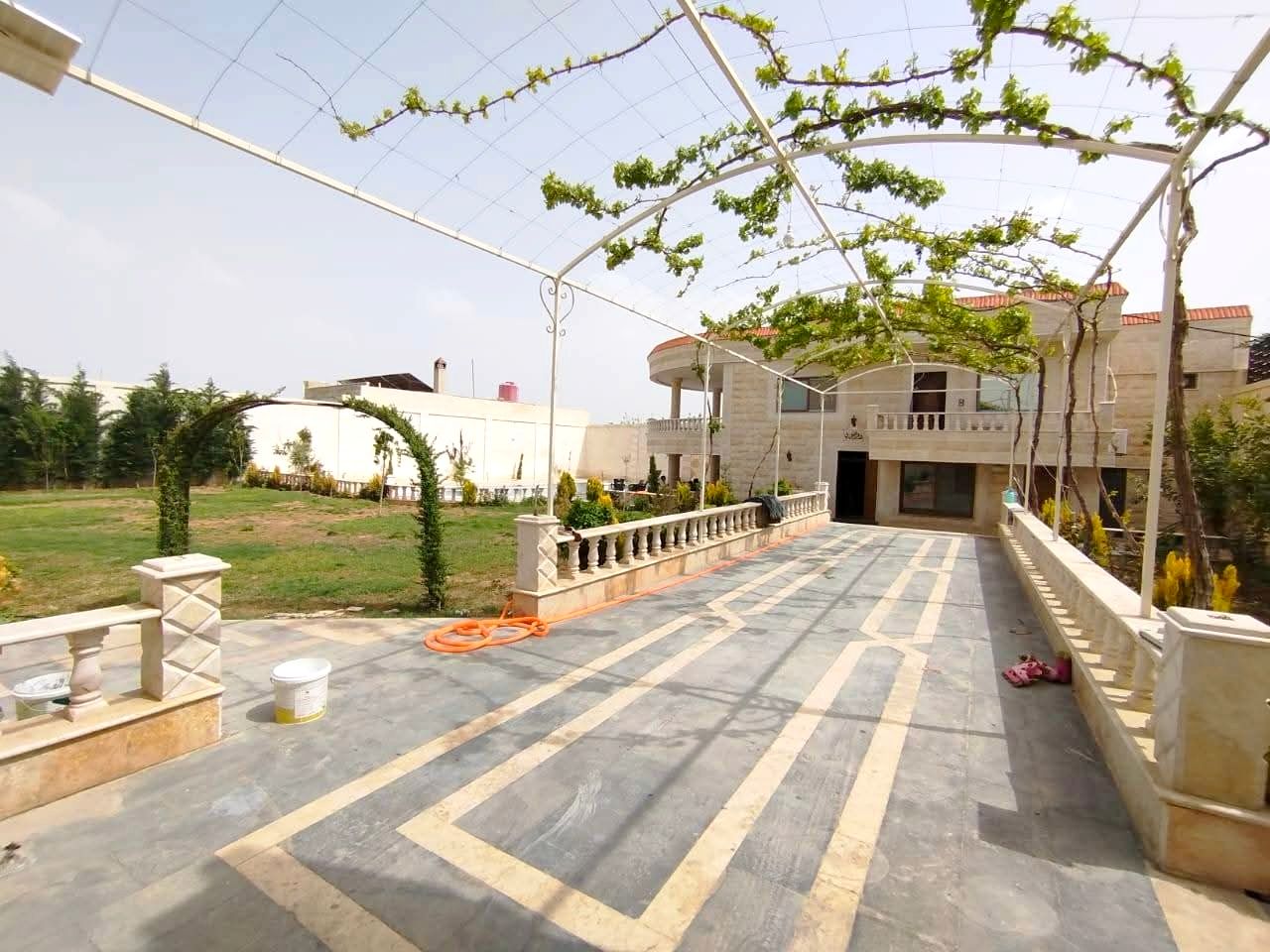 Spacious Villa with Pool & Garden