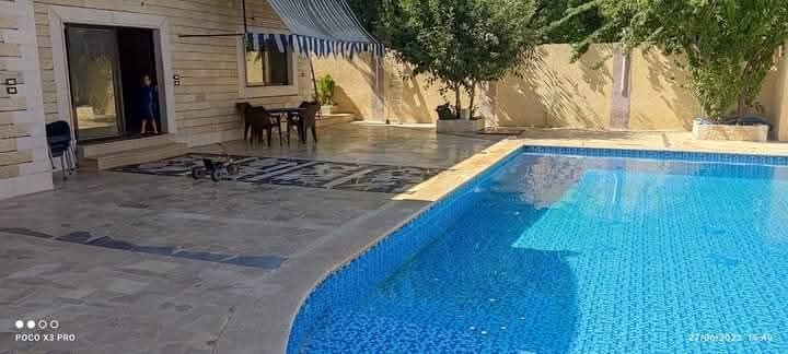 فيلا مع مسبح وحديقة خاصة