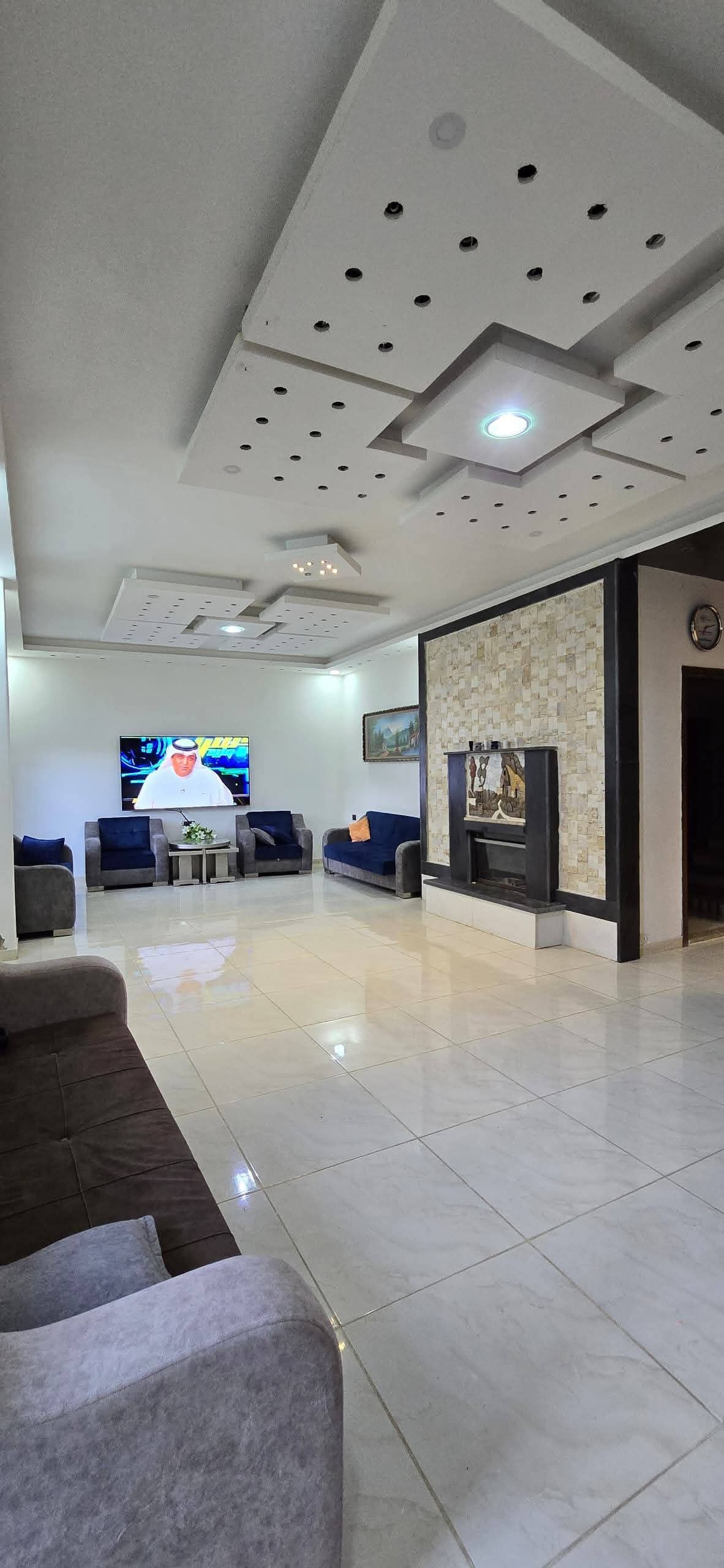 مزرعة قوس قزح مع مسبح
