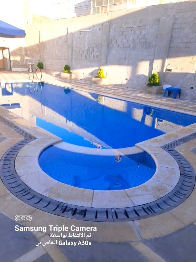 مزرعة قوس قزح مع مسبح